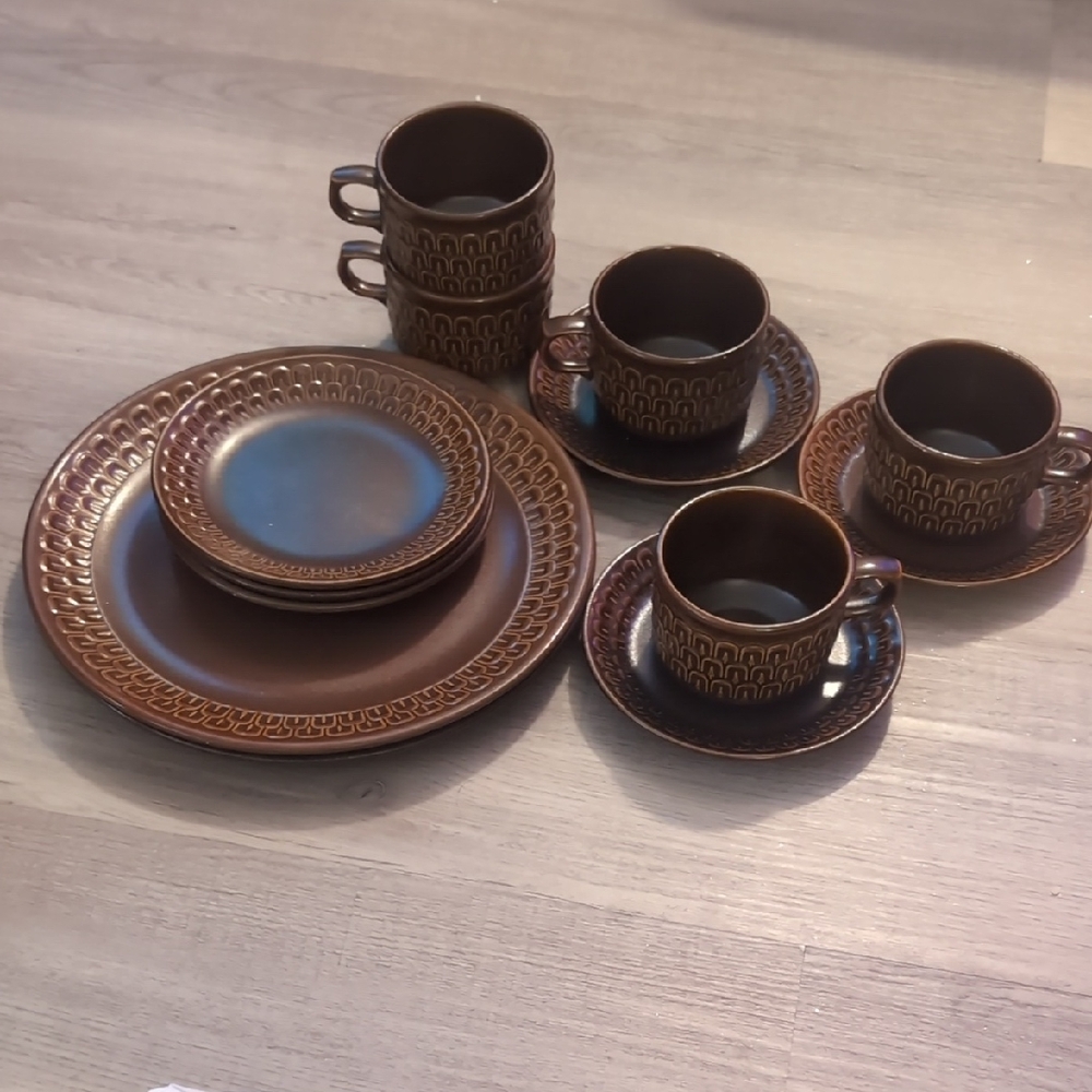 Elegant Brown Stoneware Dining Set